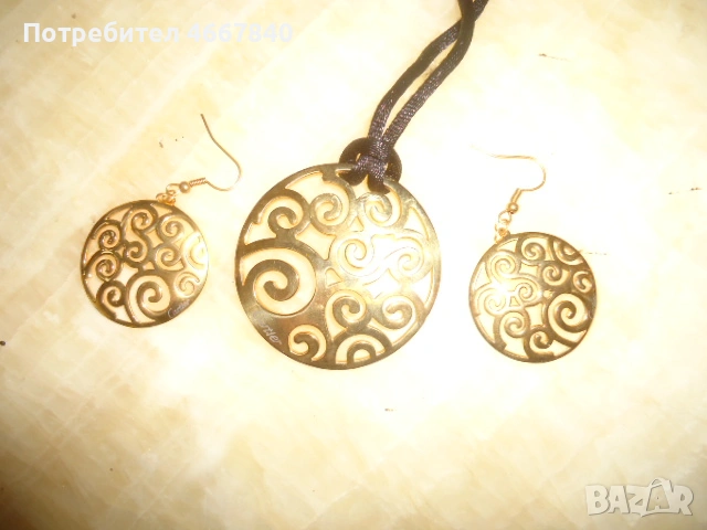 Cartier медальон ,обеци., снимка 2 - Колиета, медальони, синджири - 53932752