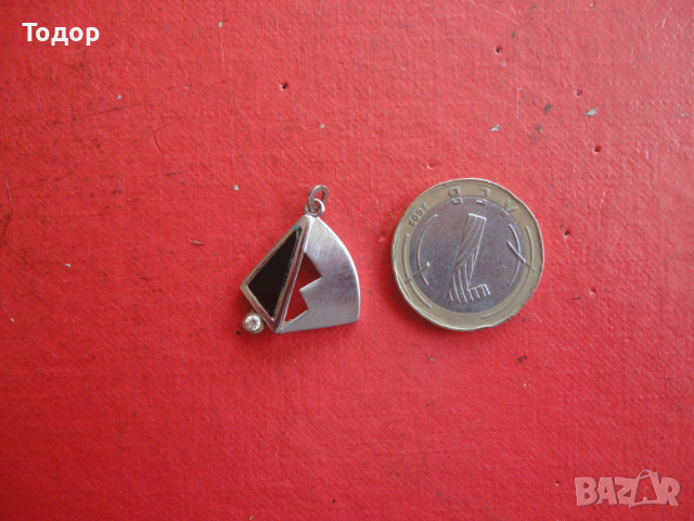 Сребърна висулка медальон с камък 925