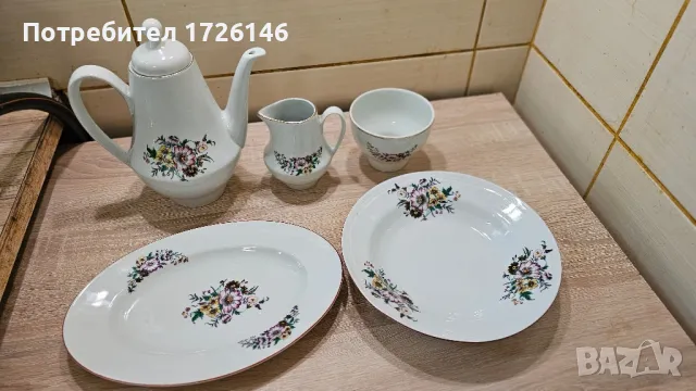 Порцеланови чайник, латиера, купичка, чиния за салата и дълбока чиния, снимка 7 - Сервизи - 48989476
