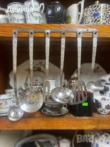 Набор за кухня от СССР Размери от 24.5 см до 35 см 6 прибора за сервиране + закачалка 