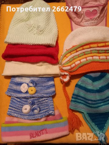 Продавам детски шапки, шалчета и ръкавици., снимка 1