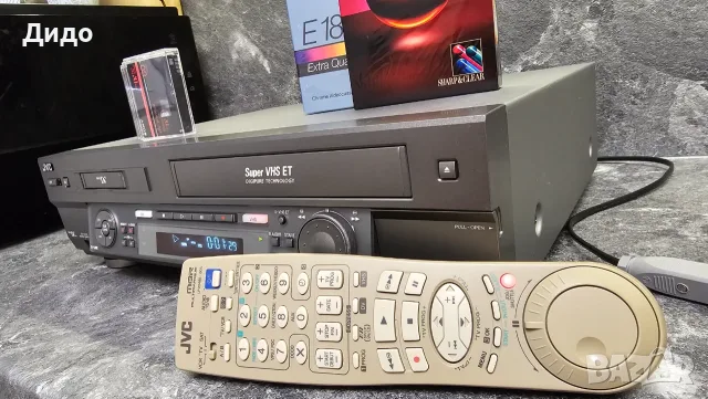 Един рядък (напълно работещ) Професионален, Mini-DV - S-VHS ET , Легендарен модел!, снимка 3 - Друга електроника - 55770791