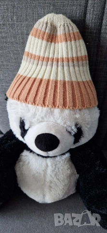 Зимна детска шапка, плетиво, бежово райе, без забележки 