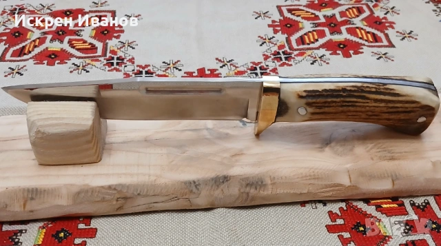 Ловен Нож с поставка и Кания