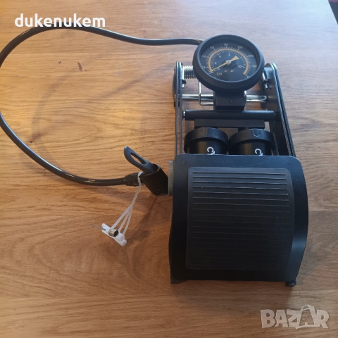 Мощна крачна помпа с двоен цилиндър и манометър до 10 bar – универсална помпа, снимка 7 - Аксесоари за велосипеди - 53382215