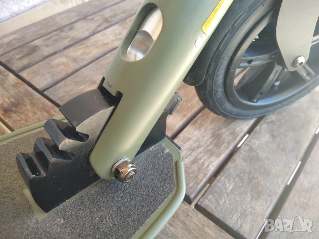 Сгъваема тротинетка от UK - скутер с пневматични гуми Frenzy 205P - като нова, снимка 8 - Други спортове - 51308171