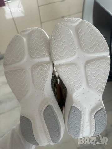 ЧИСТО НОВИ Steve Madden Elevate 1R (Златен Страз) – Размер 38, снимка 5 - Кецове - 56319421