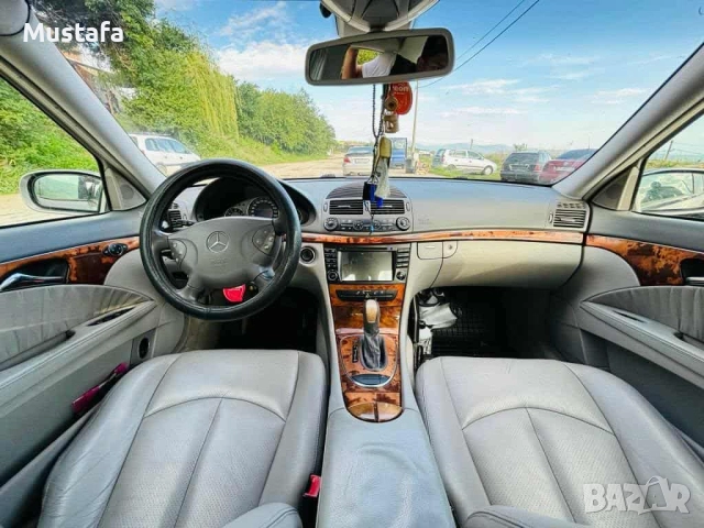 Продава се Мерцедес Е220 , снимка 3 - Автомобили и джипове - 52484444