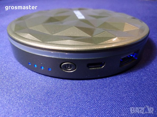 НОВО! Cosmopolitan - външна батерия за дами с лед подсветка и огледало , снимка 4 - Външни батерии - 31917774