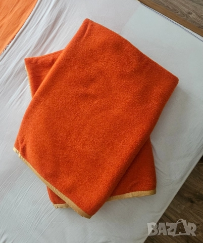 Две оранжеви одеала р.180/130