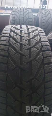 4 броя зимни гуми 225/40/18, снимка 2 - Гуми и джанти - 52575095