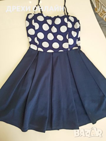 рокля на бели точки