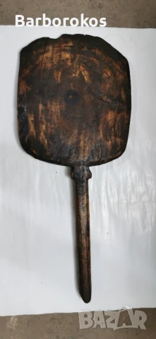 Стара дървена лопата за хляб