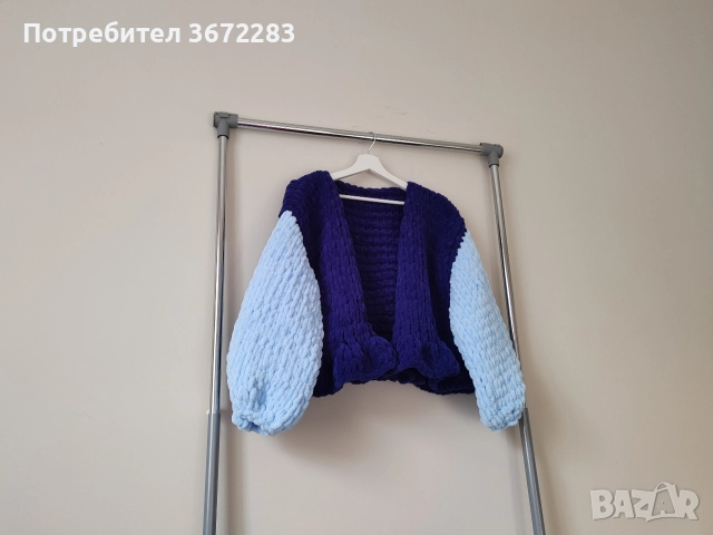 ръчно плетена двуцветна жилетка с вълнообразна основа, снимка 2 - Жилетки - 52638684