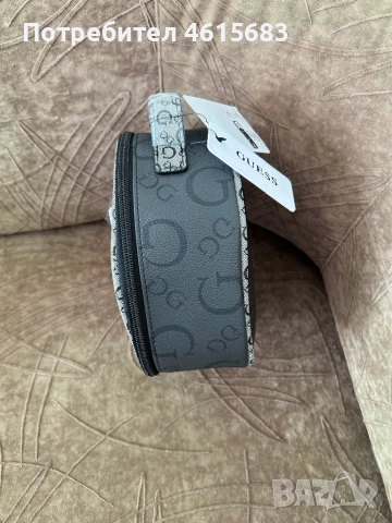 Оригинална козметична чанта Guess, снимка 4 - Чанти - 52919086