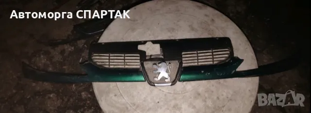 Предна решетка с емблема Пежо 206 1.4 75кс 2врати 03г Peugeot 206 1.4 75hp 2003