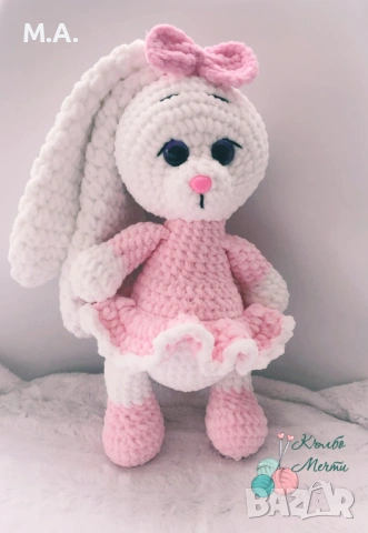 Зайче с дълги пухкави уши - плетена играчка, снимка 2 - Плюшени играчки - 53986353