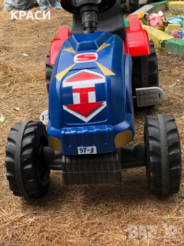 продавам детска играчка трактор със ремърке 