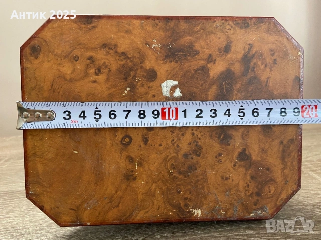 Винтажна алуминиева статуетка „Рибар с въдица“, върху червена основа, снимка 6 - Антикварни и старинни предмети - 53231239