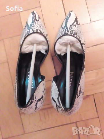 Дамски обувки бяло змийски принт №38 Нови на ток с над 30% отстъпка, снимка 2 - Дамски обувки на ток - 31959272