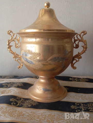 Винтидж купа с капак