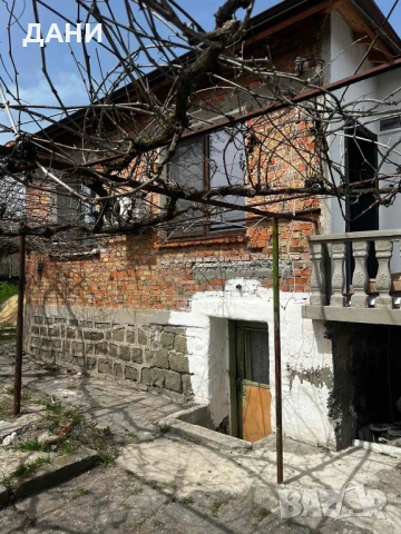 Двуетажна къща в с.Ливада, Бургас, снимка 2 - Къщи - 54301501