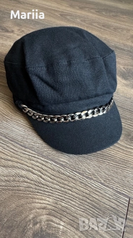 Дамска шапка Reserved