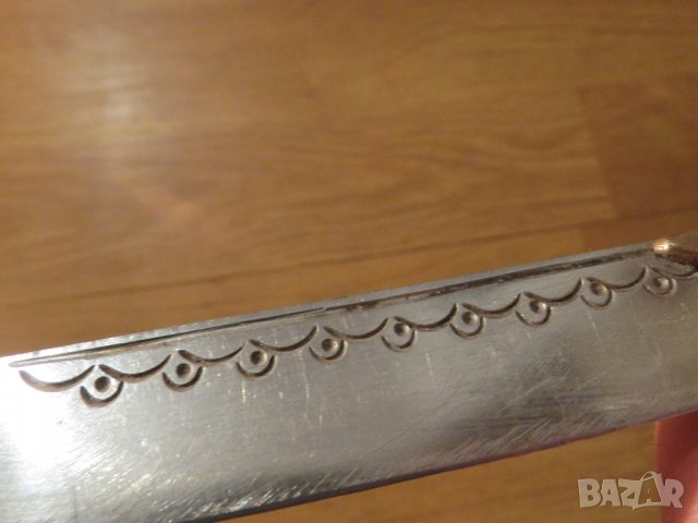 Старинен възрожден нож с гравюри и бронзови орнаменти по острието - нож за ценители и колекционери ., снимка 2 - Антикварни и старинни предмети - 38465151