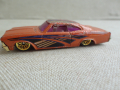 hotwheels 65 impala КОЛА КОЛИЧКА МОДЕЛ 1996 г, снимка 1 - Колекции - 36376665