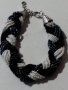 Плетена гривна с обработени мини перли, снимка 1 - Гривни - 39433227