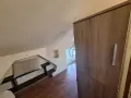 Обзаведено таванско ателие със собствена баня и включени консумативи Център до метро Сердика, снимка 3