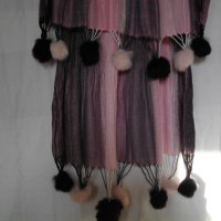 Розова феерия / комплект от ангорско бомбе, шал с топки от естествена заешка кожа, снимка 9 - Шапки - 30288888