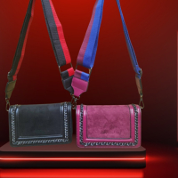 Модерна чанта със спортна дръжка за рамо в наситени пастелни цветове и велурена материя, снимка 2 - Чанти - 44553294