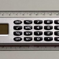 Настолен калкулатор с 2 линийки в инчове и в сантиметри, снимка 2 - Друга електроника - 39265019