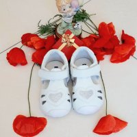 Бебешки сандали за момиче от Естествена кожа, бели с брокатено сърце BUBBLE KIDS, снимка 4 - Детски сандали и чехли - 37161854