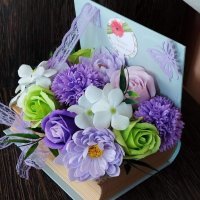 ☘️💜Ново💜☘️Кутия книга със сапунени цветя в лилаво,зелено и бяло, снимка 2 - Подаръци за жени - 42846164