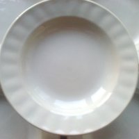 Бели  порцеланови чинии, снимка 1 - Чинии - 29466202