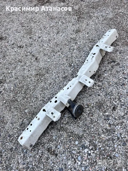 Греда над воден радиатор за Тойота Аурис. 2007-2012г, снимка 1