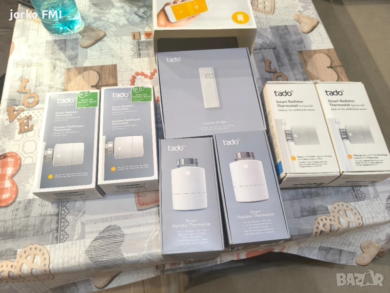 Продавам комплект tado° смарт термостати за парно с интернет бридж – 6 броя термостати + 1 бридж, снимка 1