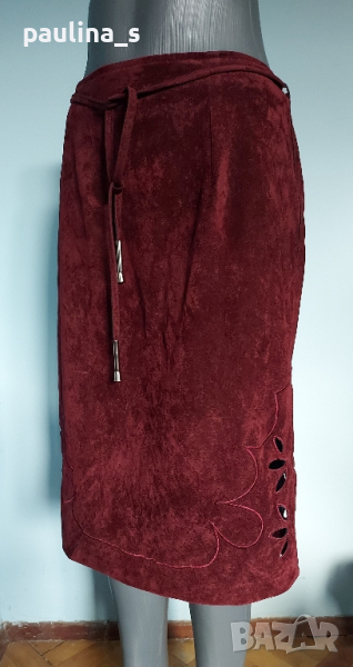 Червена велурена пола с бродерии / Турция , снимка 1