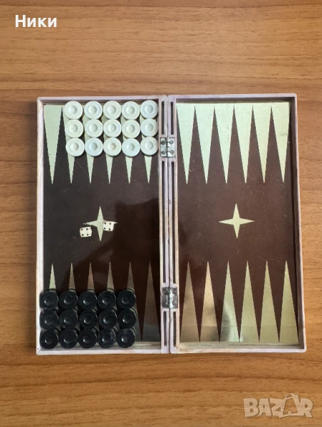 Продавам ретро мини табла с магнитни пулове, от 1975г., снимка 1