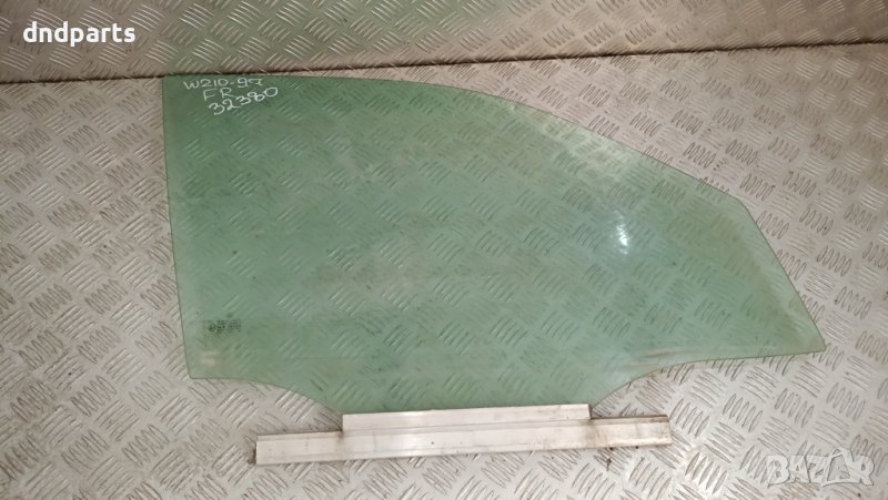 Странично стъкло Mercedes E-Class W210 1997г.(предно дясно)	, снимка 1