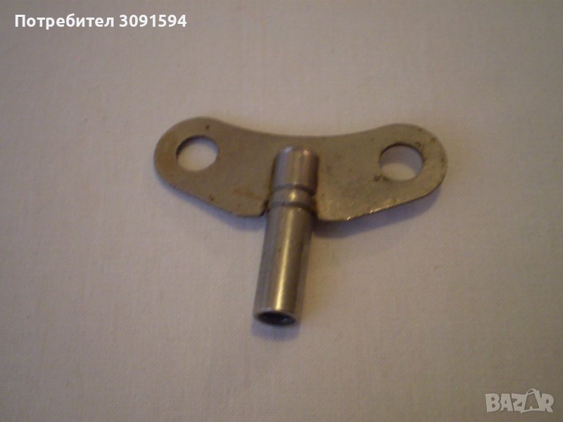 Стар ключ за стенен часовник а може и настолен , снимка 1