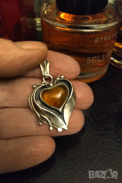 Сребърна ръчно изработена висулка  с естествен кехлибар , снимка 1