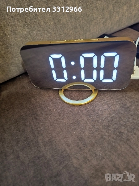 Огледален LED часовник с два USB порта за зареждане, снимка 1