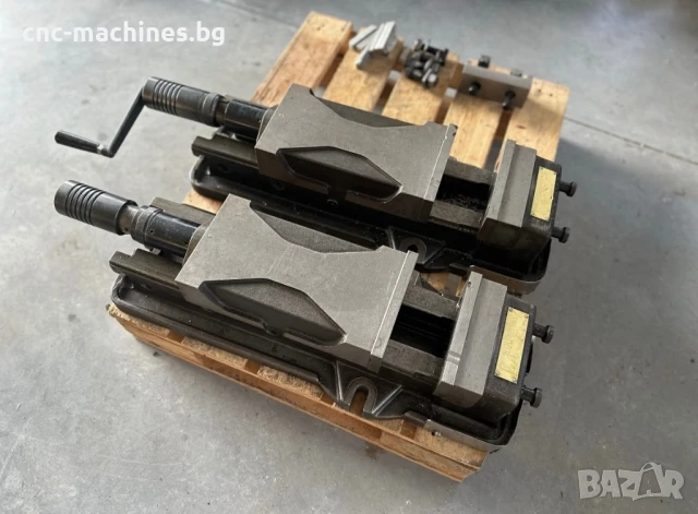 26р Хидравлично менгеме 160мм на 265мм CNC ЦПУ фреза обработващ център