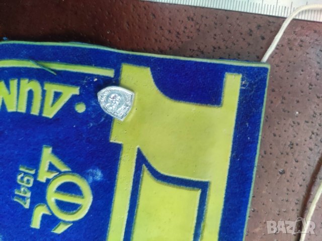 Продавам стари футболни флагчета и значки I V, снимка 13 - Колекции - 44381731