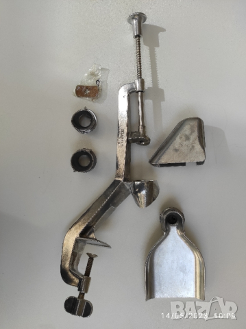 Вносен швейцарски метален апарат за вадене на костилки от череши