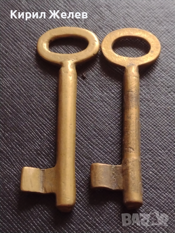Два стари бронзови ключа от соца за брава за КОЛЕКЦИЯ ДЕКОРАЦИЯ БИТОВ КЪТ 40983