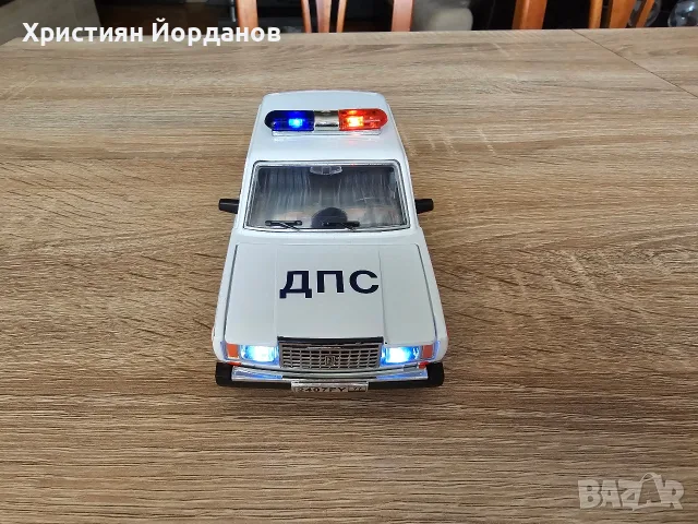 Метална количка в мащаб 1:24, снимка 2 - Коли, камиони, мотори, писти - 56273602